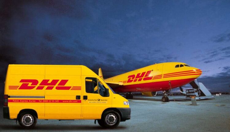 عربة وطائرة شحن -شركة DHL في تركيا