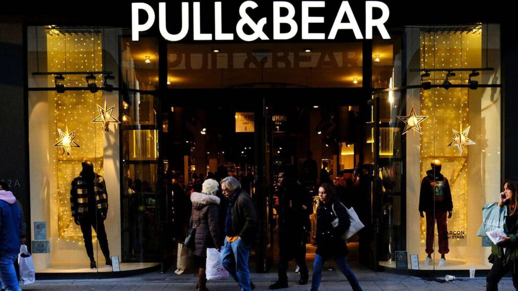 واجهة محل - تعبيرية -بول اند بير تركيا Pull & Bear