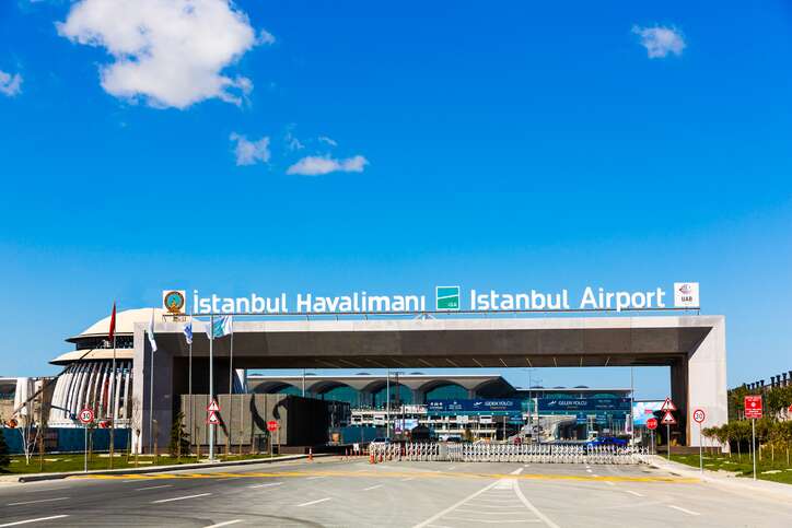 رسوم مواقف السيارات في مطار اسطنبول