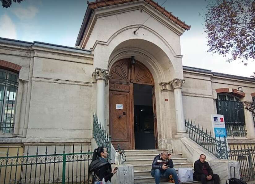 مدخل سفارة فرنسا في تركيا