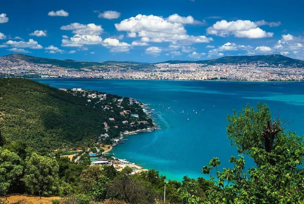 شاطئ بويوكادا للسباحة في اسطنبول Büyükada