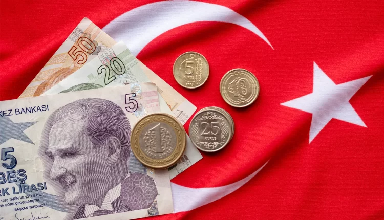 نقود تركية - العلم التركية - تعبيرية عن الحد الأدنى للأجور في تركيا