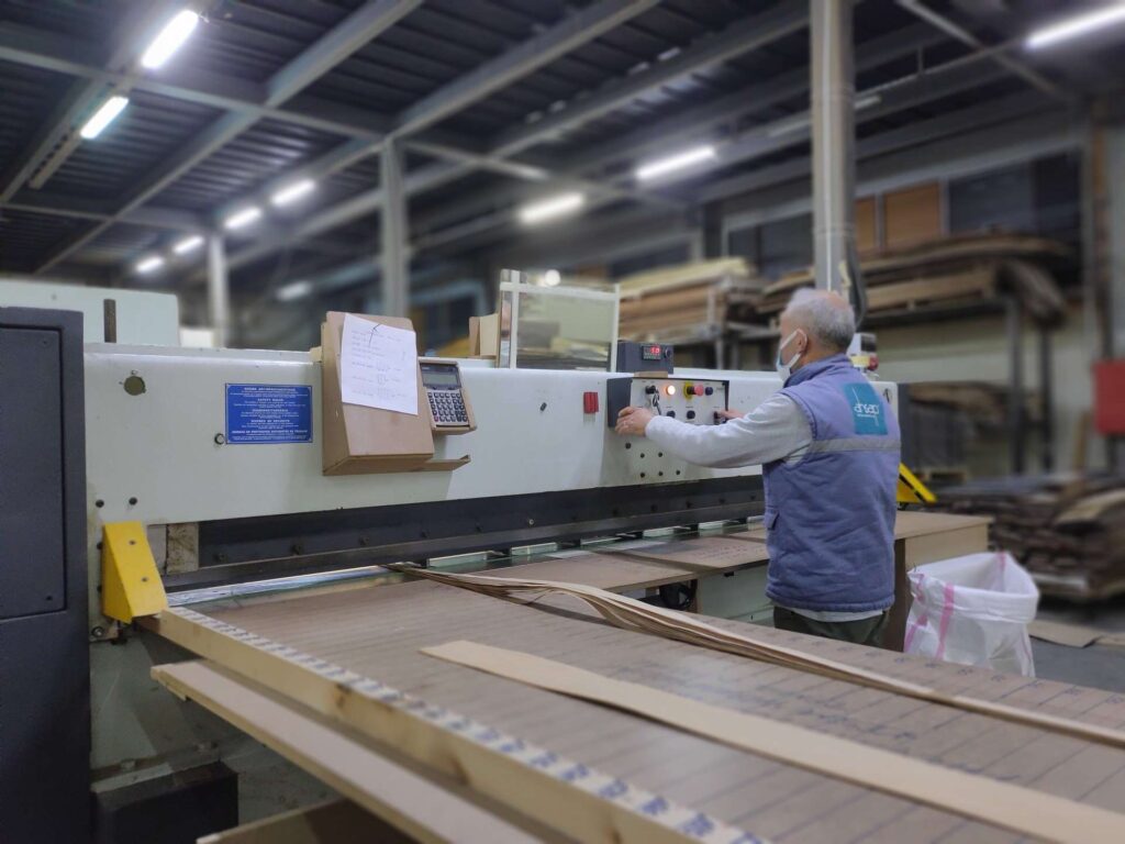 إحدى مصانع الخشب - مصانع الخشب في تركيا