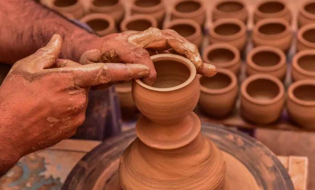 تعبيرية - مصانع الفخار في تركيا