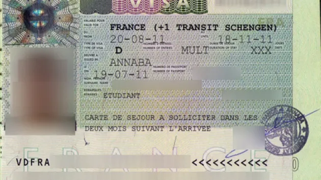 جواز سفر عليه ختم تأشيرة - طلب اللجوء في فرنسا 