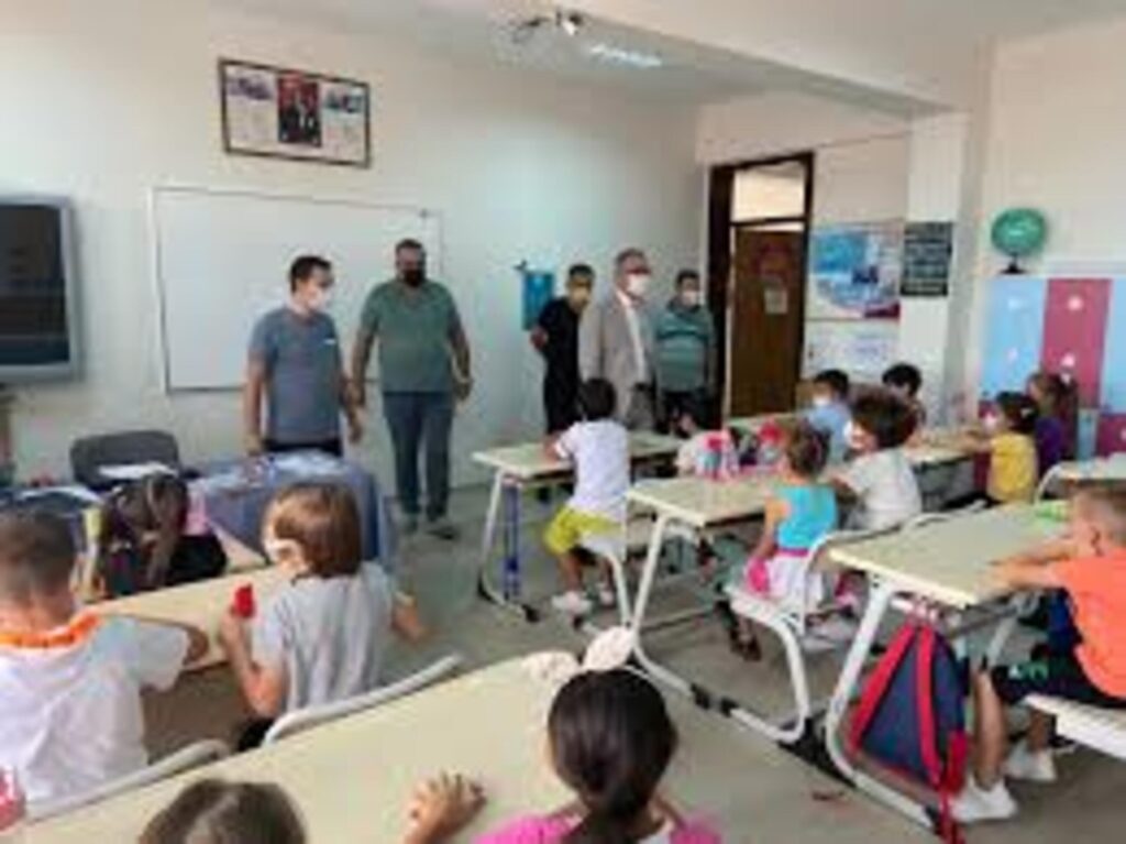 تعبيرية - طريقة تقييد الأطفال في المدارس في تركيا